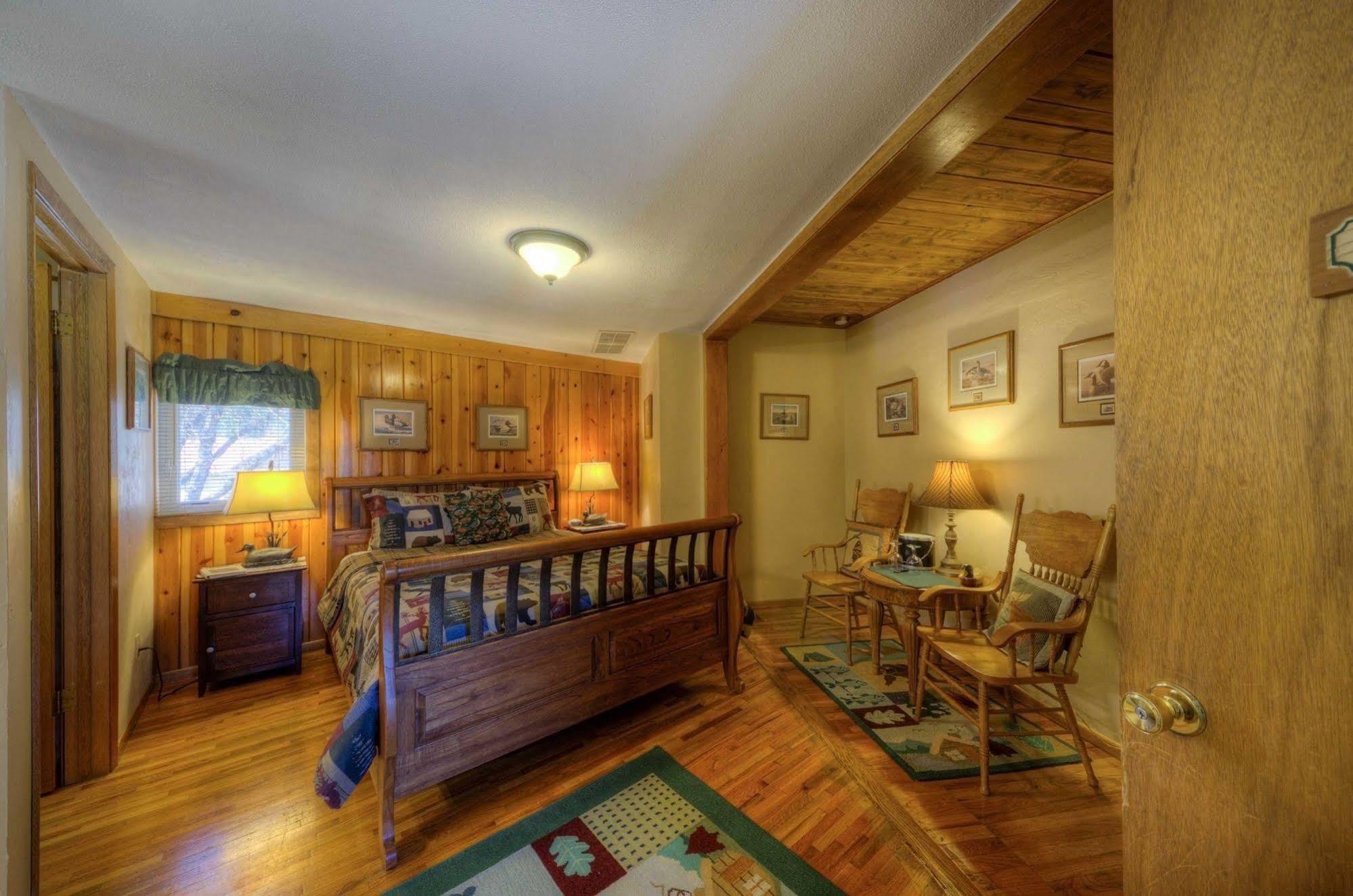 Black Forest Inn Bed & Breakfast Рапид-Сити Экстерьер фото